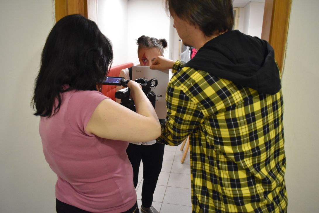 Natáčení upoutávek bývá akční (2021)